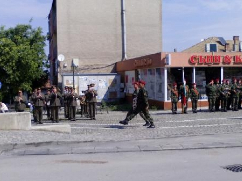 Денят на храбростта и Българската армия бяха празнично отбелязани в Свищов