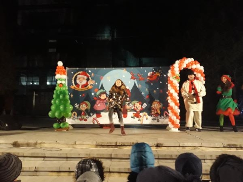 На 5 декември в Свищов грейна коледната украса на града