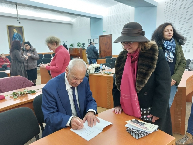 Почетният гражданин на Свищов Георги Драмбозов представи своите две най-нови стихосбирки  