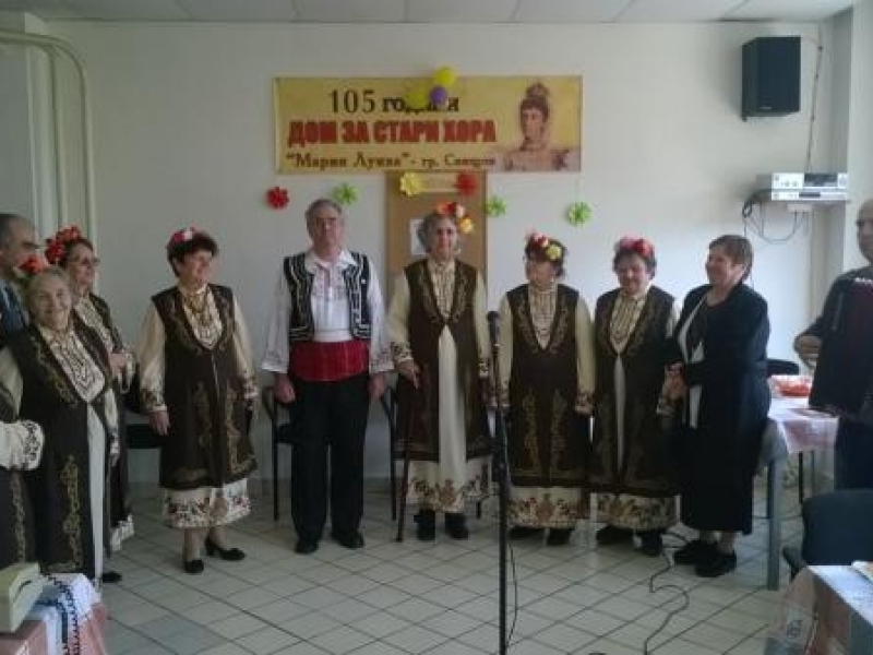Певческата група към ПК „Щастливеца” зарадва възрастните хора от ДСХ „Мария Луиза”-гр.Свищов