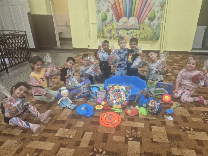 Община Свищов зарадва децата с подаръци и изненади по повод 1 юни 