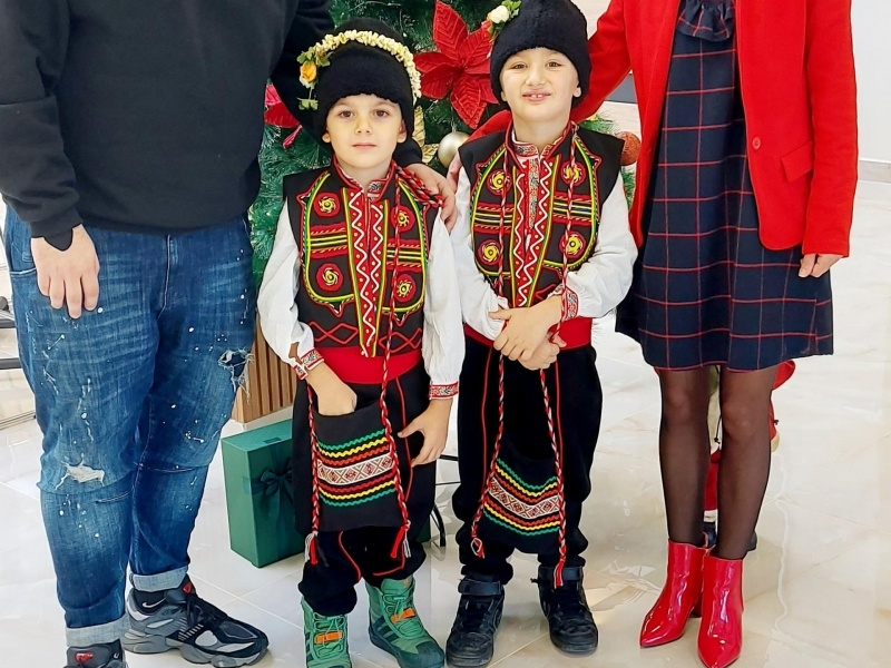 Младежки център – Свищов посрещна коледари от ДГ „Слънчо“  