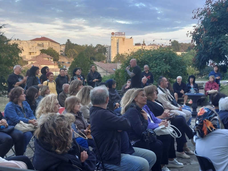 Рок певецът Константин Кацаров направи вълнуващ концерт в Исторически музей - Свищов