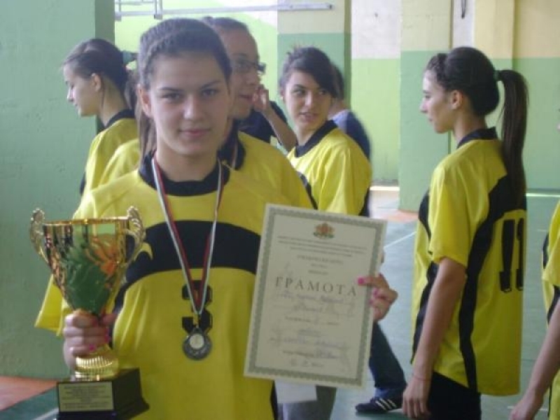 Отбор по хандбал от СОУ „Николай Катранов” държавен финалист за 2012 година