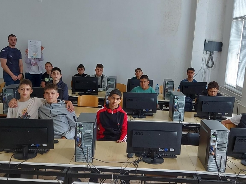 Стартираха обученията по ключови компетентности за младежи в рамките на проект „Изграждане на младежки център в гр. Свищов” 