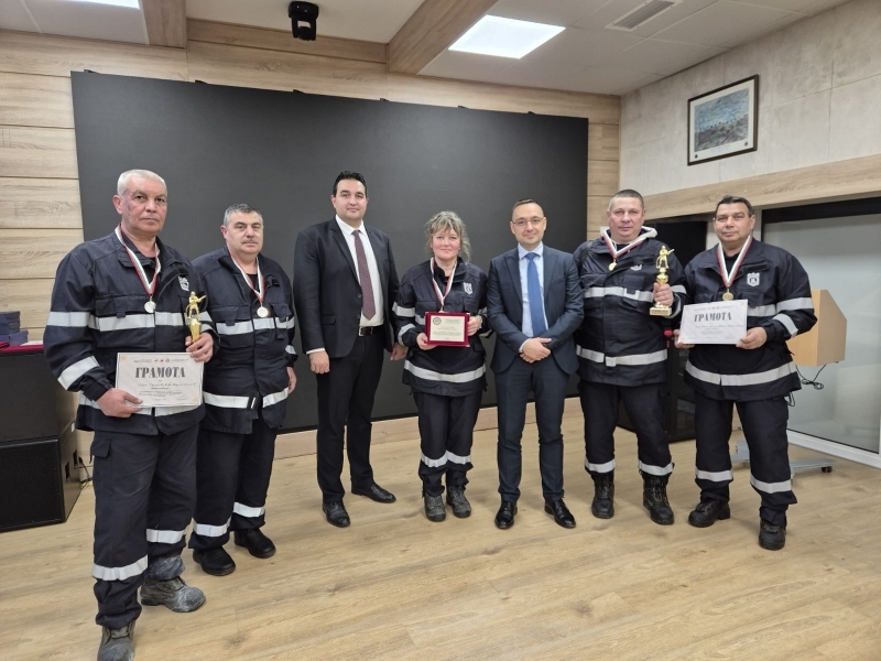 Кметът Генчо Генчев и Доброволното формирование при Община Свищов с отличия по повод Международния ден на доброволеца – 5 декември 