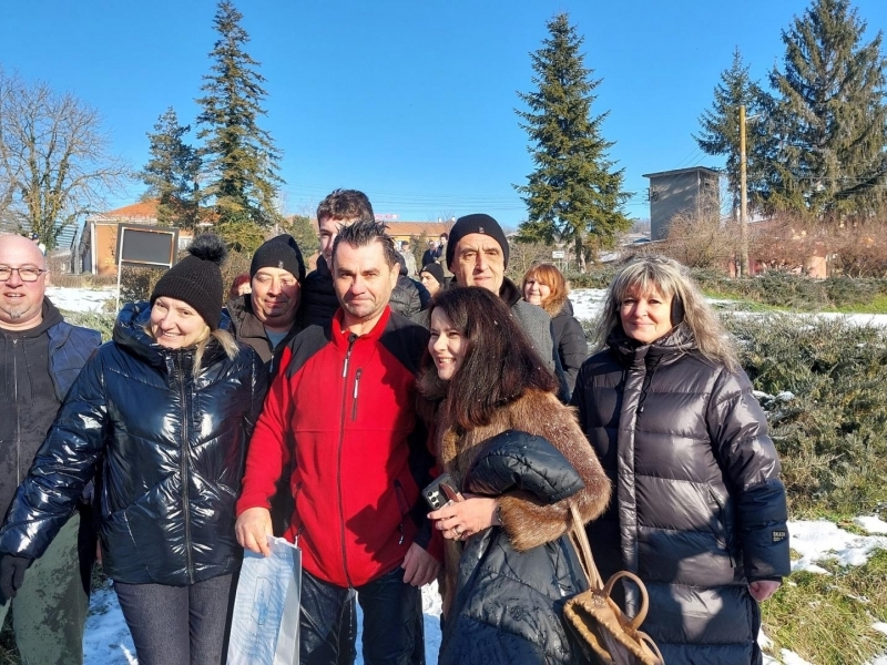 На обичая „Къпанки“ младоженецът Тома Савов бе окъпан за здраве в ледените води на чешмата в с. Царевец