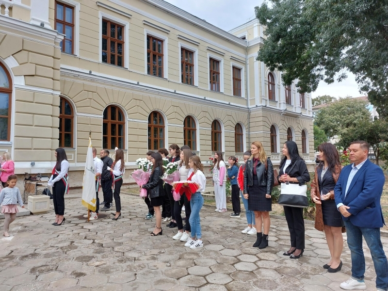 С вълнуващи тържества започна новата учебна година в образователните институции от община Свищов 