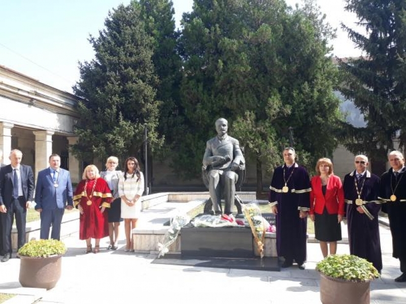 Министър Красимир Вълчев бе на еднодневно посещение в Свищов
