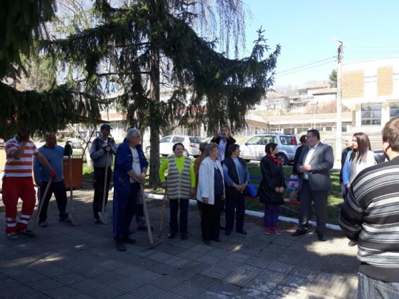 Започна обновяването на площада в свищовското село Българско Сливово