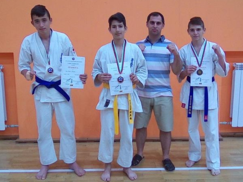 Георги Николаев  и Ясен Тодоров от свищовската школа по  Киокушин карате заслужиха шампионски титли