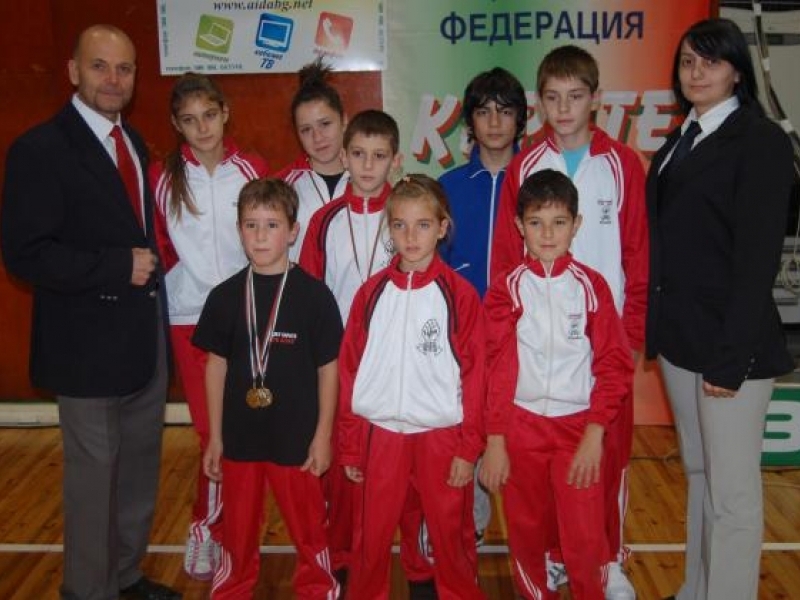 Свищовският клуб по карате „Алеко” с  пет медала от Национална купа
