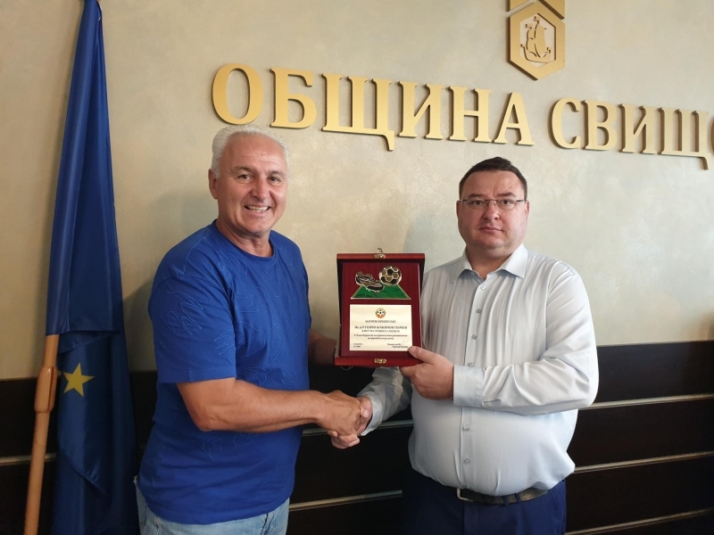 БФС удостои с плакет кмета на Свищов