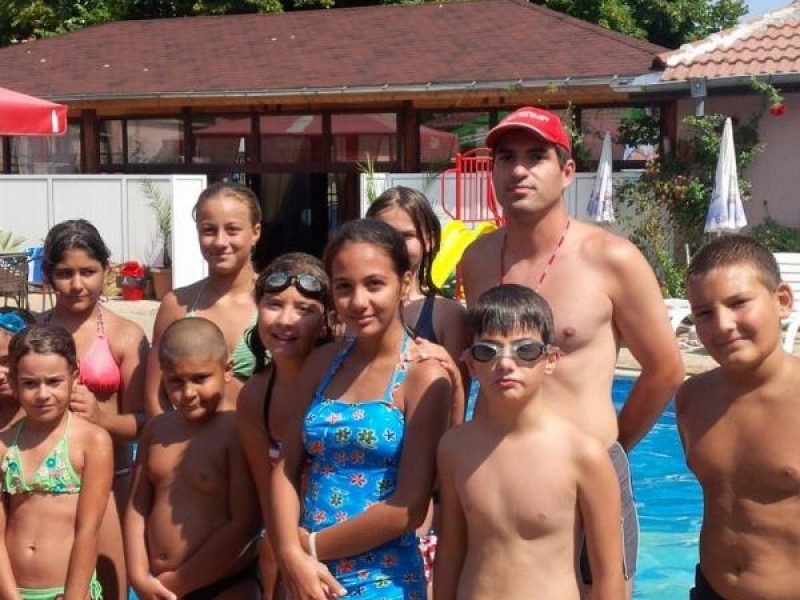 Община Свищов организира едномесечен курс по плуване за начинаещи