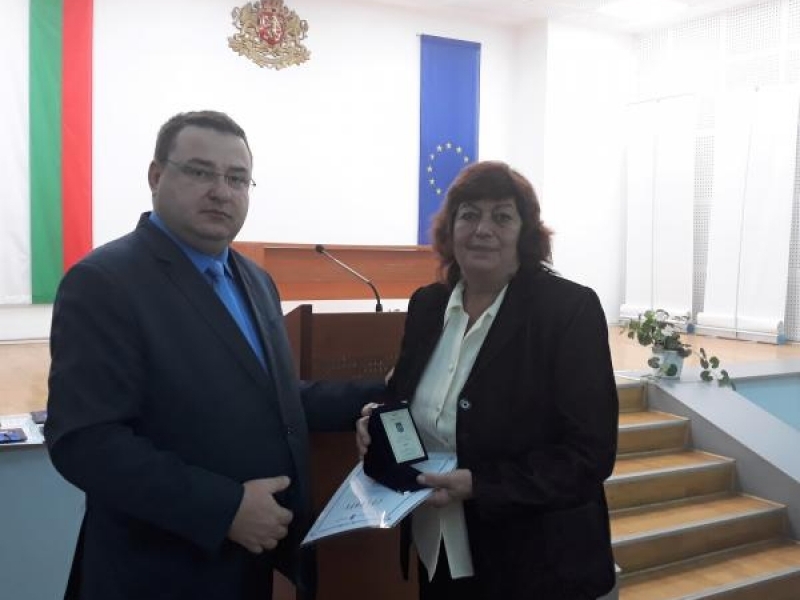 В Деня на българската община кметът на Свищов Генчо Генчев отличи 14 служители на общинска администрация за висок професионализъм