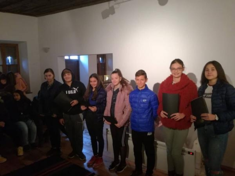 Ученици от свищовското училище „Димитър Благоев“ проведоха изнесен час по родолюбие в Светиниколското училище