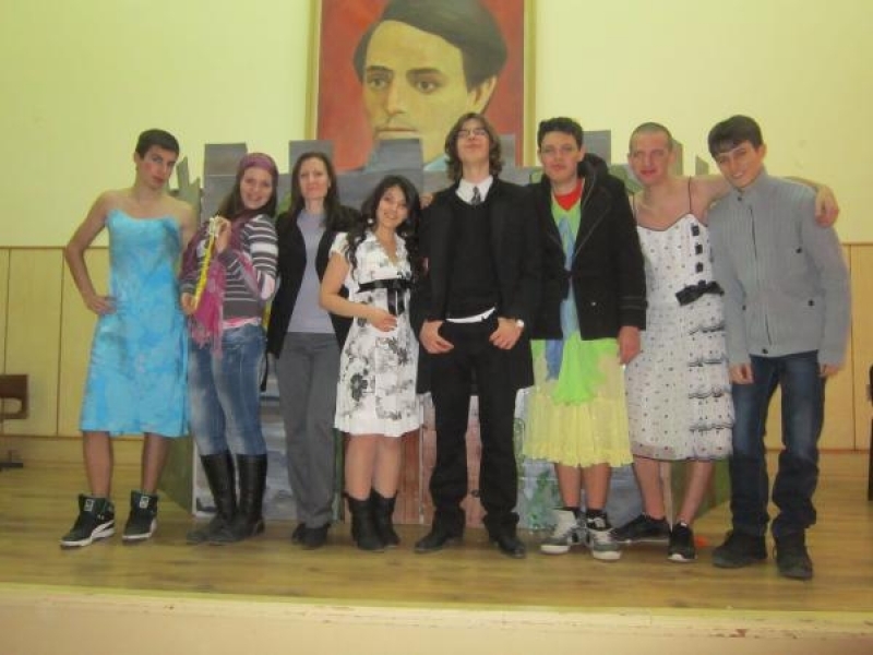 Първо и второ място за театрални постановки на ученици от СОУ „Николай Катранов”