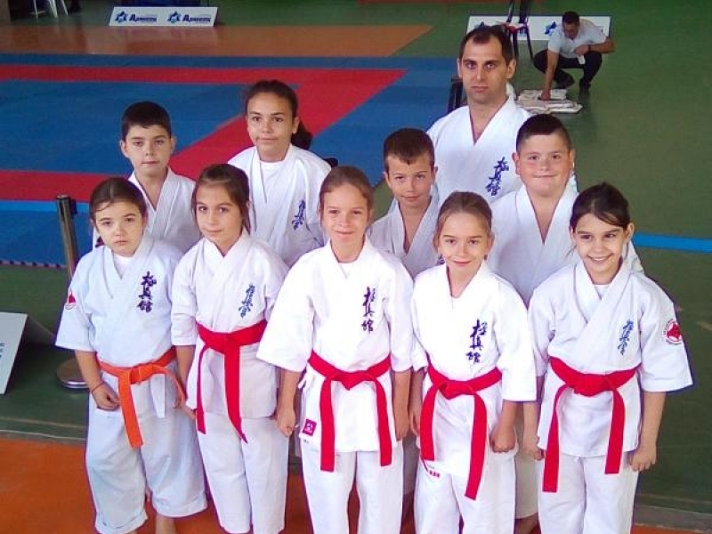 С осем медала се завърнаха каратистите на Митко Божанов от Национално първенство по киокушин карате