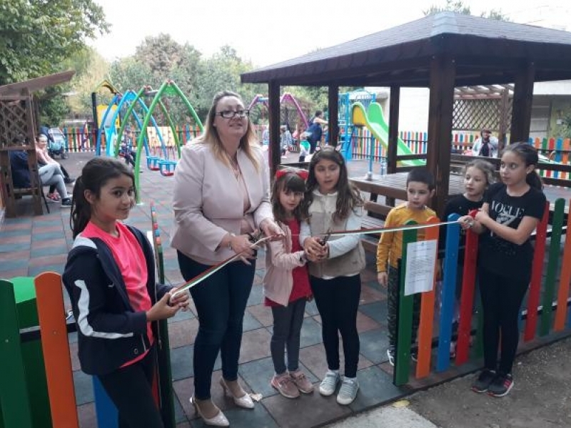 Нова детска площадка зарадва жителите на ж.к. „Дунав“ за празниците на града в Свищов 