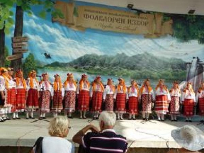 Българският фолклор грейна с цялата си красота на фестивала в с. Царевец