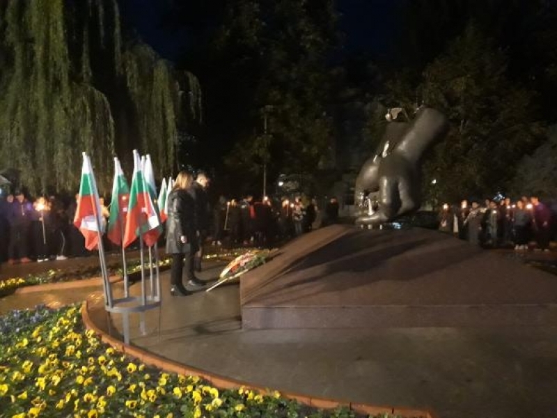 В навечерието на 1 ноември град Свищов бе изпълнен с културни събития посветени на Деня на народните будители