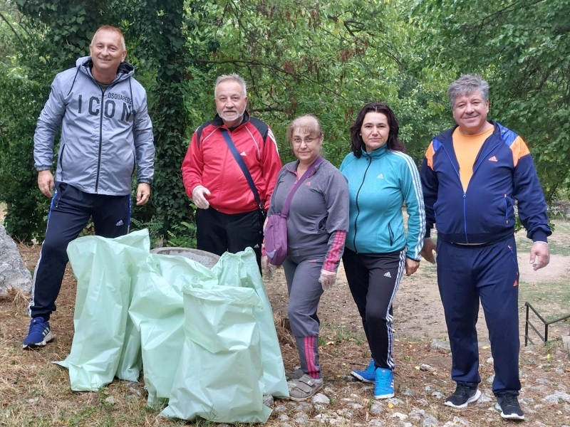 160 жители на Свищов се включиха в " Да изчистим България заедно"  