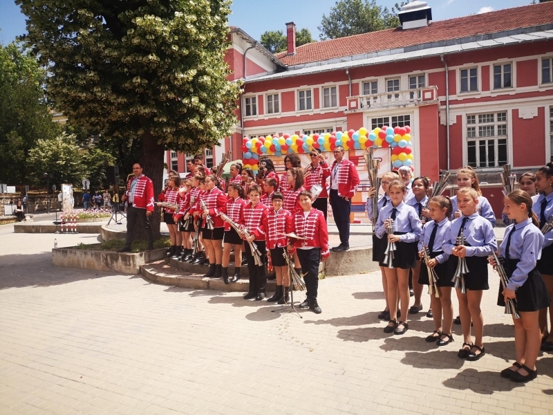 Пети национален преглед на ученическите духови и фанфарни оркестри и мажоретни състави се проведе в Свищов 
