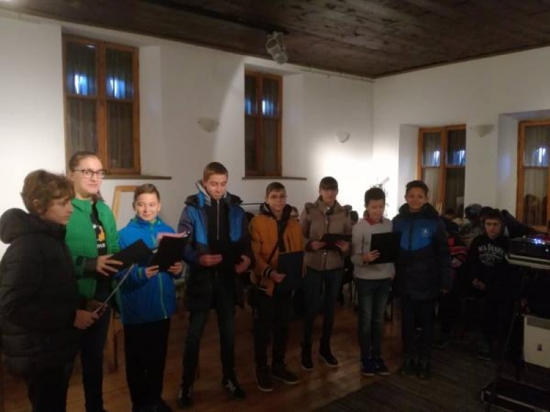 Ученици от свищовското училище „Димитър Благоев“ проведоха изнесен час по родолюбие в Светиниколското училище