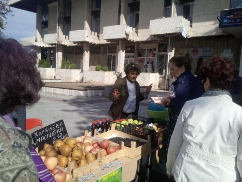 Изложение „Есенен фермерски пазар“ са проведе за първи път в Свищов