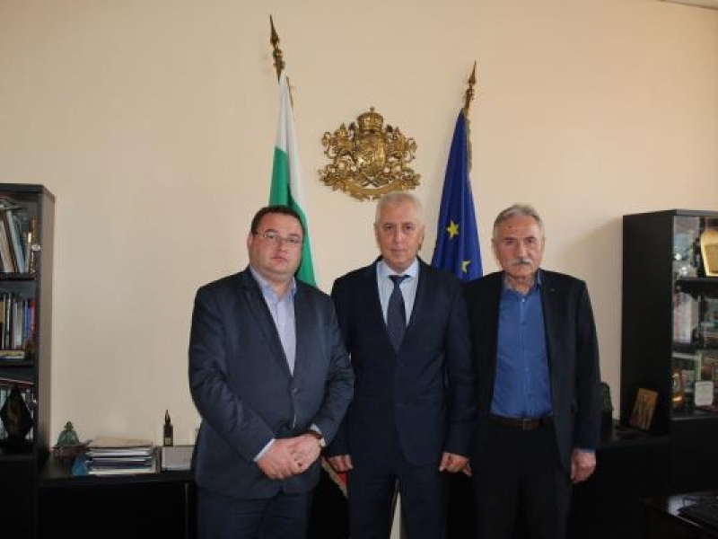 Министърът на здравеопазването проф. Николай Петров се срещна с кмета Генчо Генчев и с директора на общинската болница в града д-р Венцислав Михов