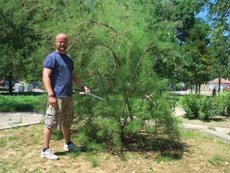 Американци от неправителствената организация „Хана Проджект” възстановяват парк в Свищов