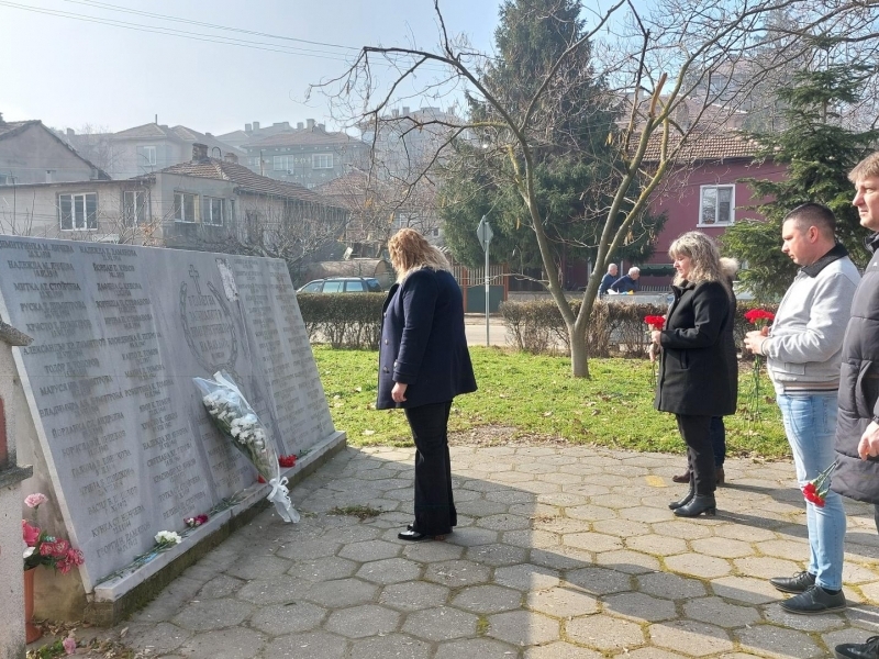 Свищов почита паметта на загиналите от разрушителното земетресение през 1977 година 