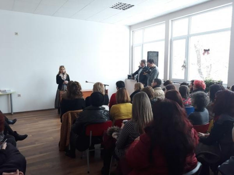 По покана на Център за обществена подкрепа Мадлен Алгафари представи новата си книга в Свищов