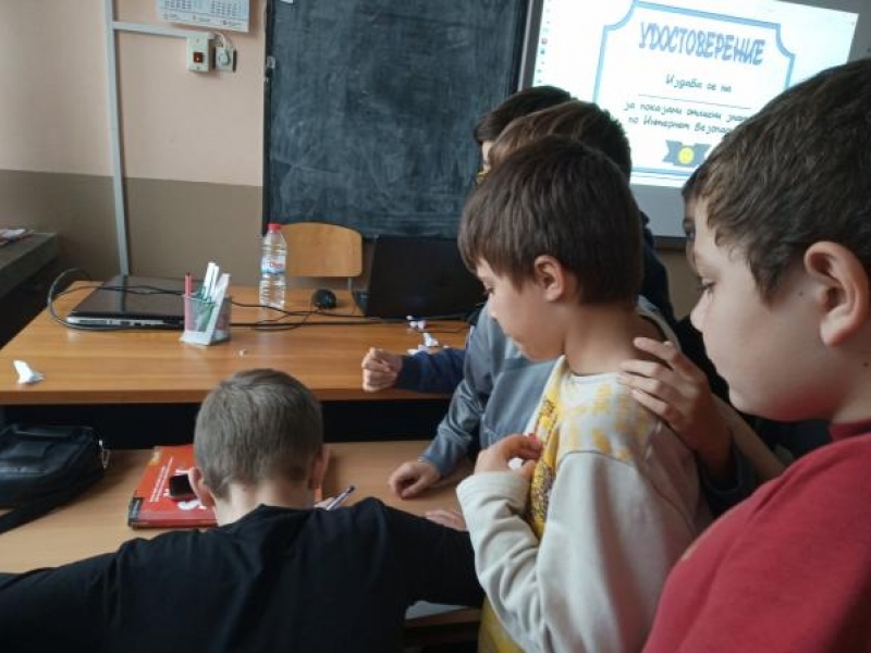 Открит урок на тема „Безопасен интернет“ бе проведен в СУ „Николай Катранов“ – Свищов
