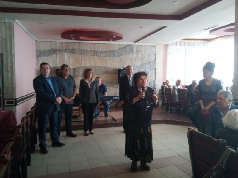 Над 300 члена от пенсионерските клубове в община Свищов отпразнуваха заедно Международния ден на възрастните хора