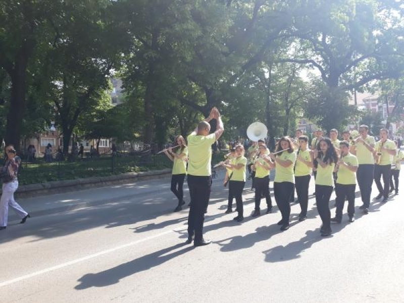 Четвърти национален преглед на ученическите духови и фанфарни оркестри и мажоретни състави се провежда в Свищов