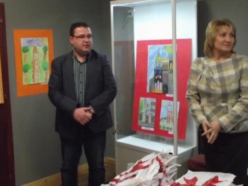      Секретарят на МКБППМН при Община Свищов Вера Блажева организира конкурс за детска рисунка