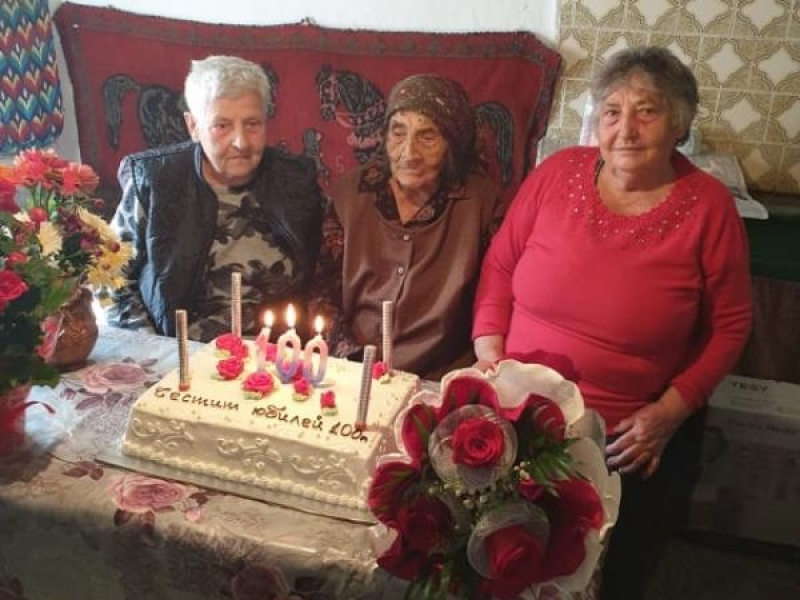100-годишен юбилей отпразнува Невяна Божанова Павлова от свищовското село Овча могила 