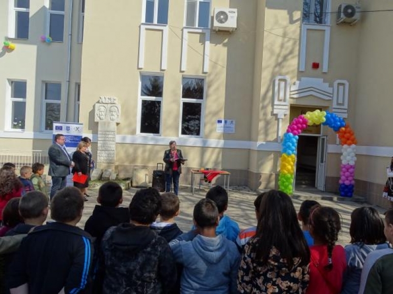 Официално бе открито обновеното ОУ "Св. св. Кирил и Методий" в село Овча могила
