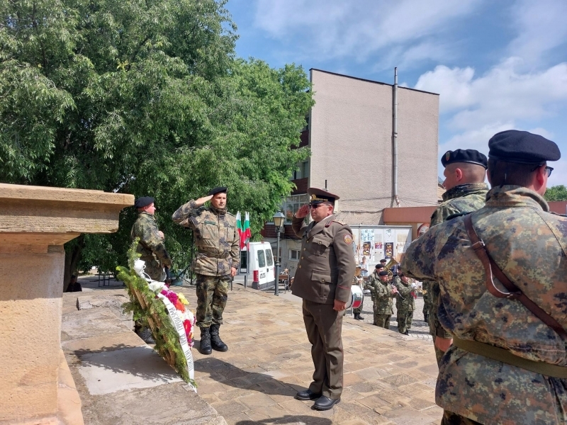 Денят на храбростта и празника на Българската армия тържествено беше отбелязан в Свищов 