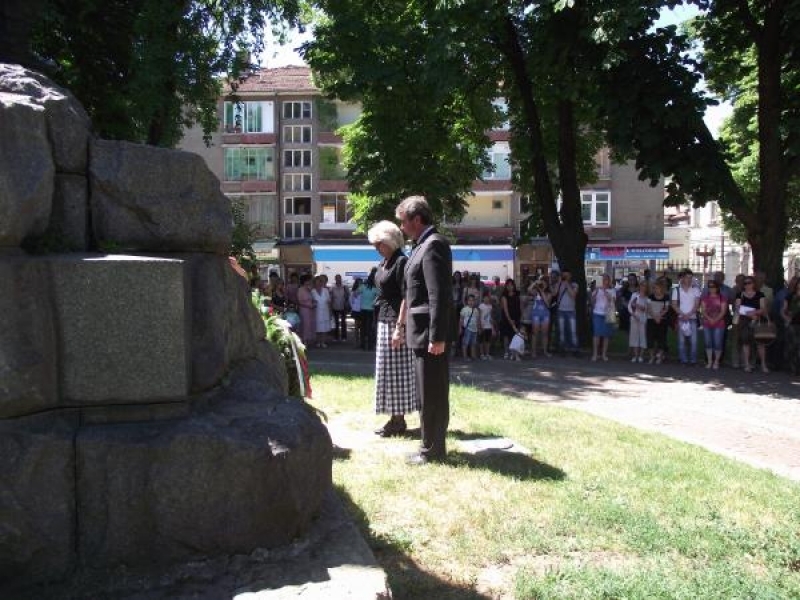 Почетохме паметта на Ботев и борците за свобода