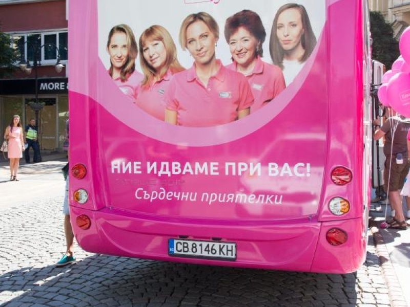 Розовият кемпер на „Нана Гладуиш – Една от 8“ ще посети град Свищов на 26 септември