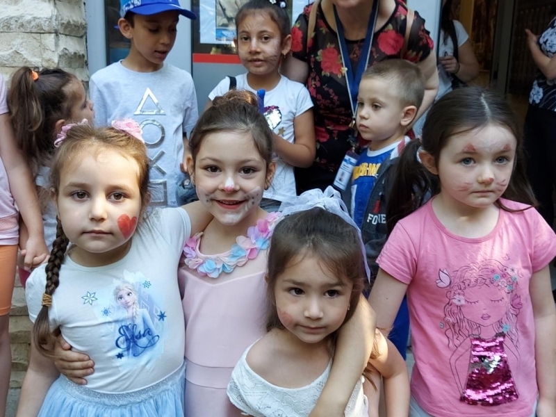 На 1 юни община Свищов зарадва най-малките си жители с подаръци