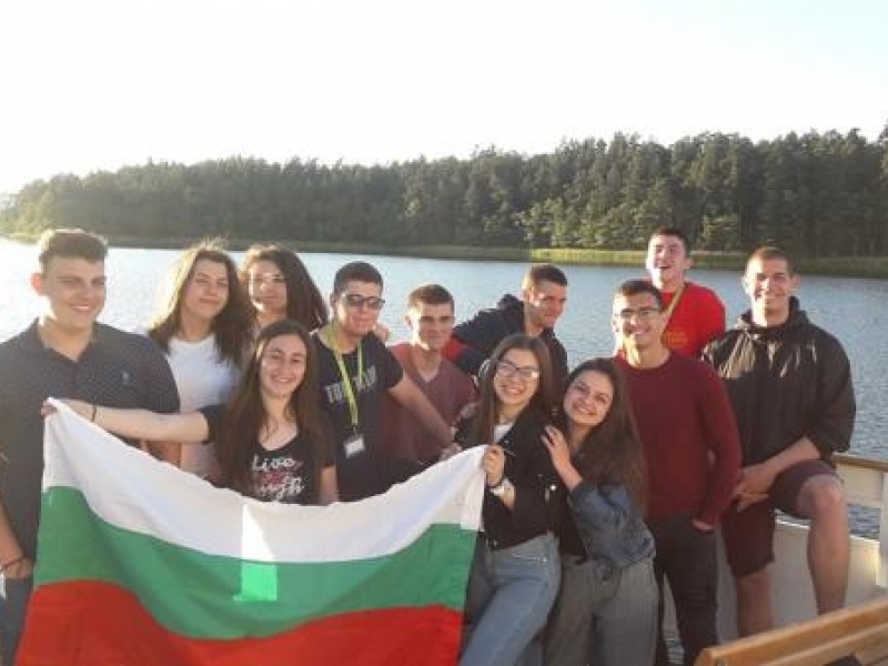 12 ученици и двама учители от СУ “Димитър Благоев“ - гр. Свищов участваха по проект „Да се научим да учим” по програма „Еразъм +“ 