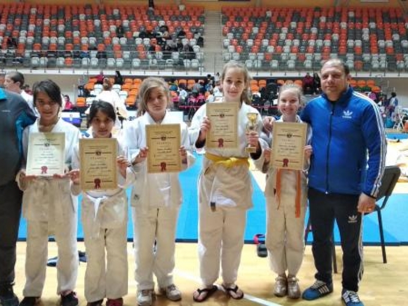 Джудистки на свищовския СК "Джудоспорт" се класираха на трето място в държавен отборен шампионат на България 