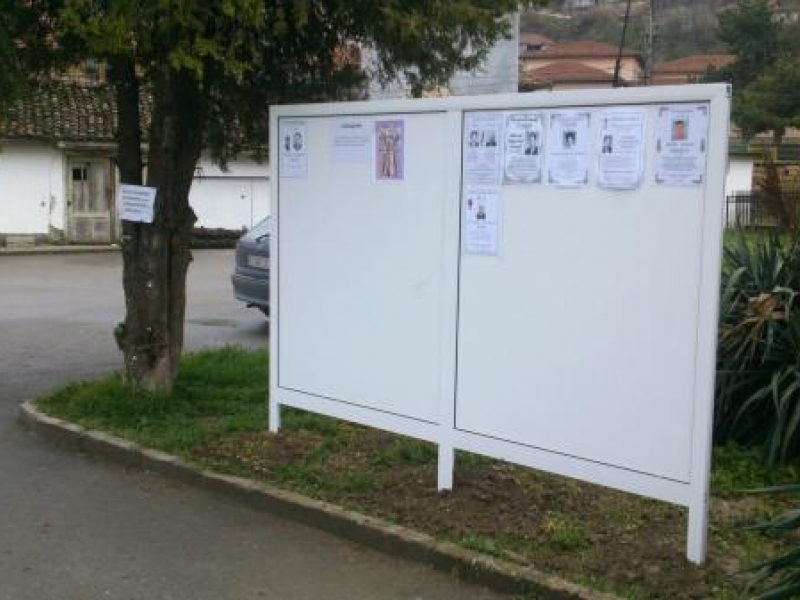 Общинско предприятие „Обреди - Свищов” постави нови табла за некролози и помени в гробищния парк.