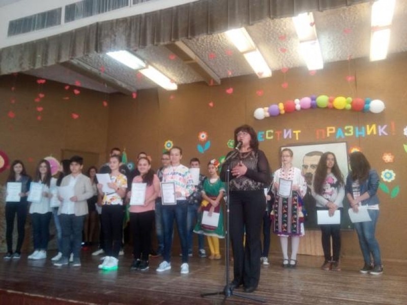 СУ „Цветан Радославов” отбеляза празнично 36 годишнината на училището