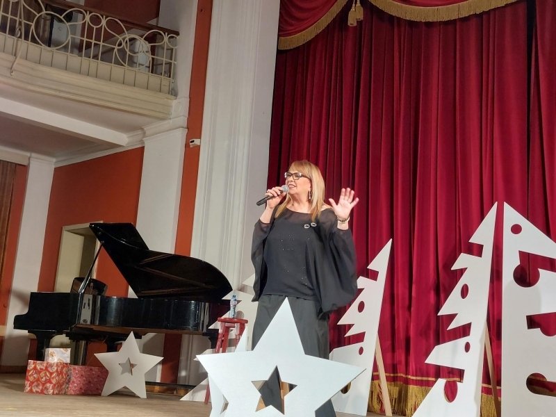 Концерт на Маргарита Хранова изпълни с коледно очарование Първото българско читалище в Свищов 