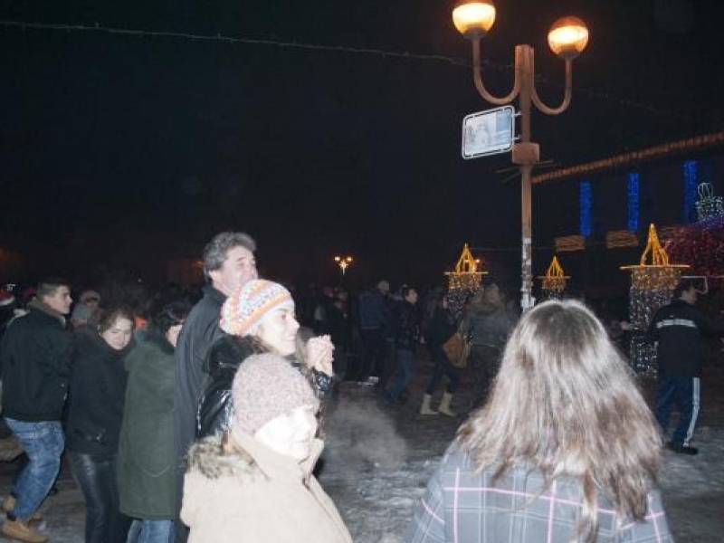 По традиция свищовци посрещнаха новата 2013 година на площад “Алеко”