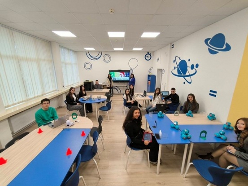 СУ „Николай Катранов“ откри СТЕМ център по природни науки, математика и информатика 